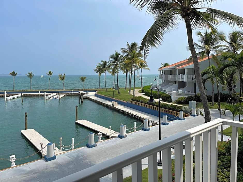 El Conquistador marina and oceanfront grounds